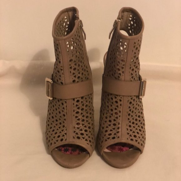 Unique Vince Camuto Bootie Heels - Picture 2 of 7